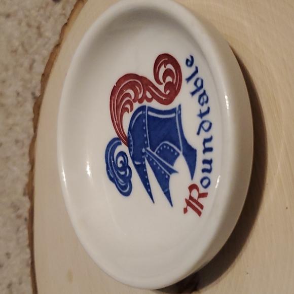 Vintage Walker China Restaurant Ware ROUNDTABLE Knight Design Small Dish - Picture 3 of 4